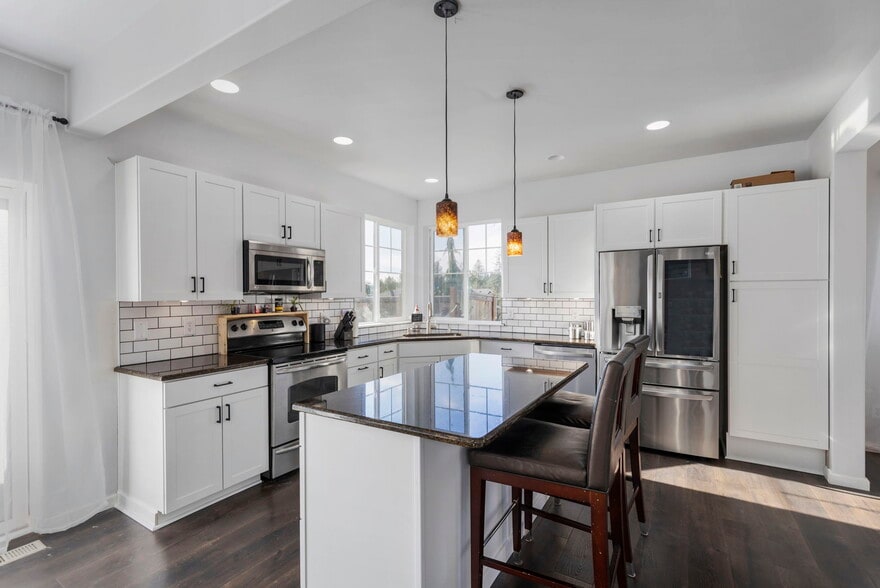 Building Photo - 6398 Juanita Cir NE