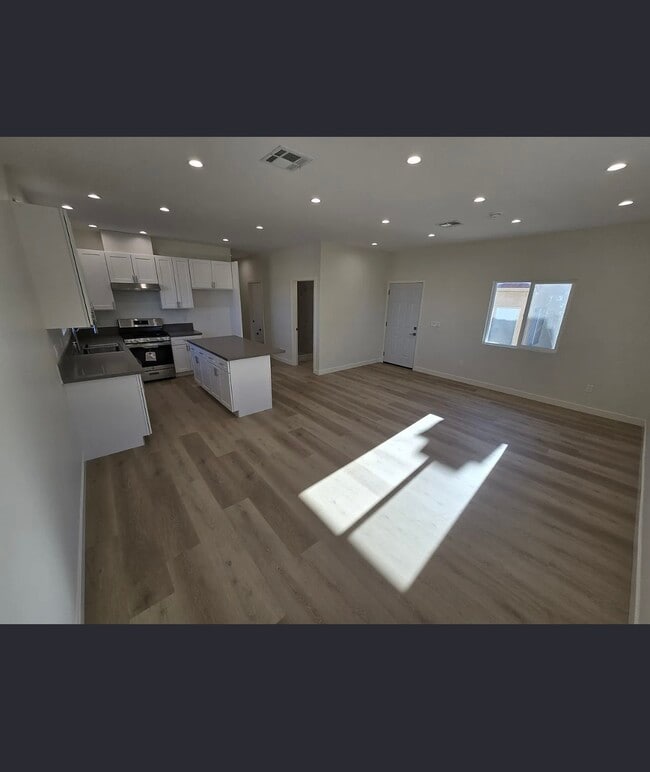 Building Photo - 38212 San Mateo Ave