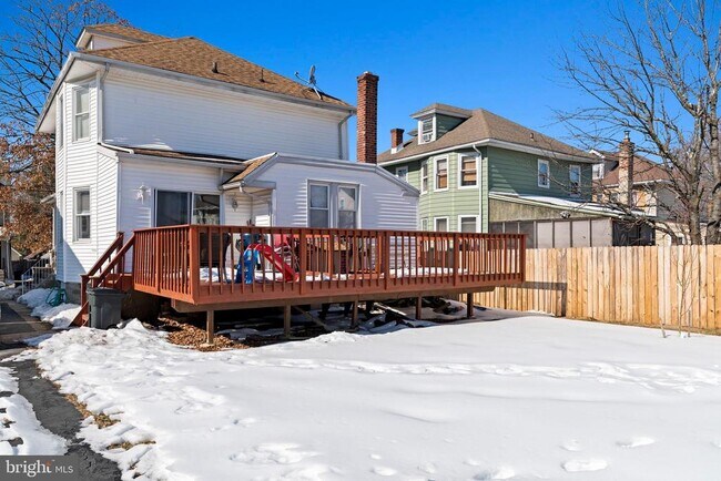 Building Photo - 233 Melrose Ave