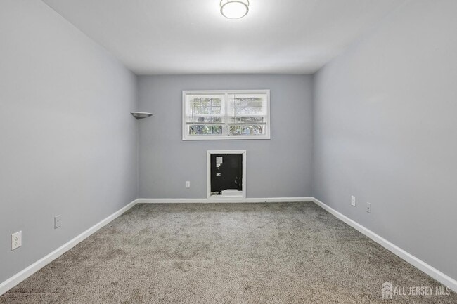 Building Photo - 396 College Dr