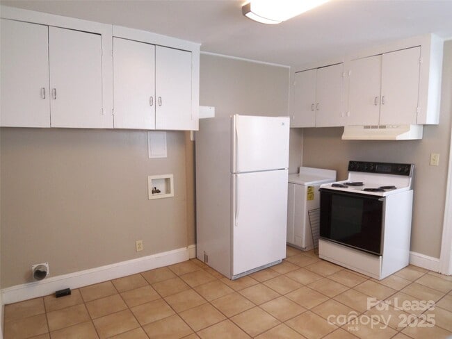 Building Photo - 2421 Pinckney Ave
