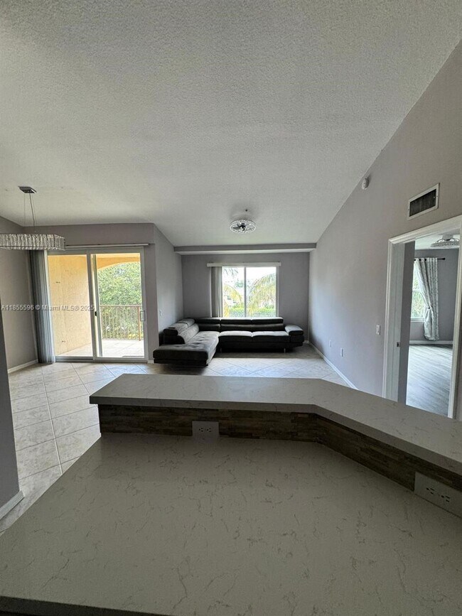 Building Photo - 218 Villa Cir
