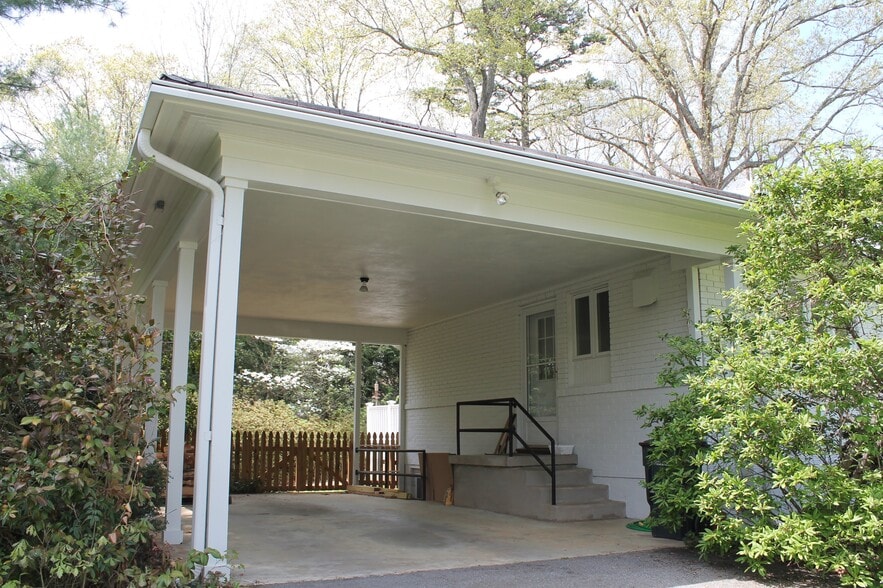 Covered Parking - 3707 Manton Dr