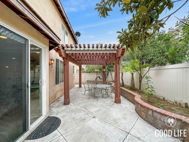 Building Photo - Price Reduced! Stunning Irvine 4BR Home – Private Yard & 2-Car Garage