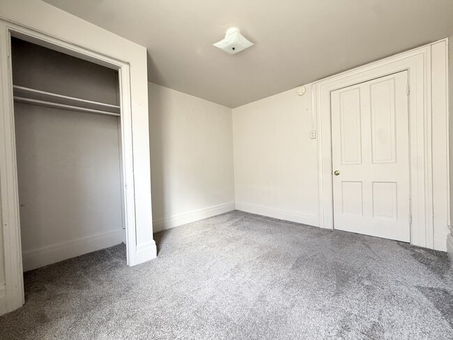 Building Photo - 215 N Pinckney St