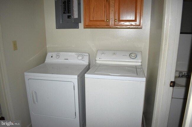 Building Photo - 5986 Broad St