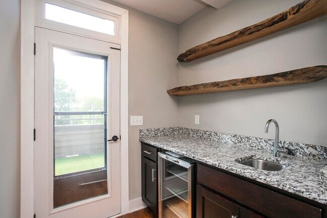 Building Photo - 1025 Dickerson Pike