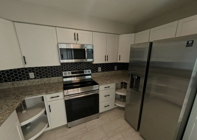 Building Photo - "Charming 3-Bedroom Retreat on Daisy Lane – Your Cozy Jacksonville Sanctuary!"