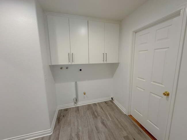 Building Photo - 25761 Serenata Dr