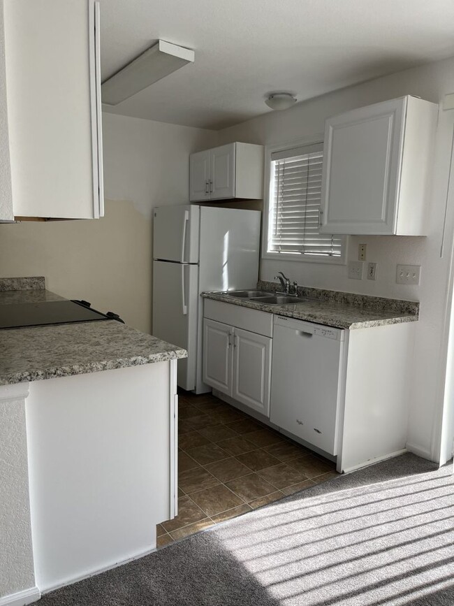 Building Photo - 2-bed Condo for Rent in Boulder!