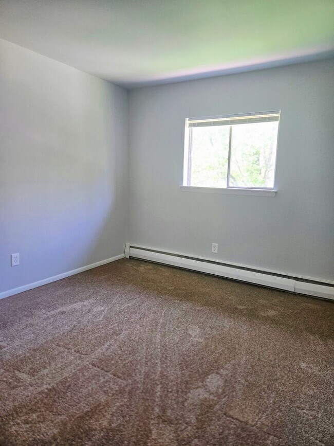 Building Photo - 2 bedrooms, 1 bathroom