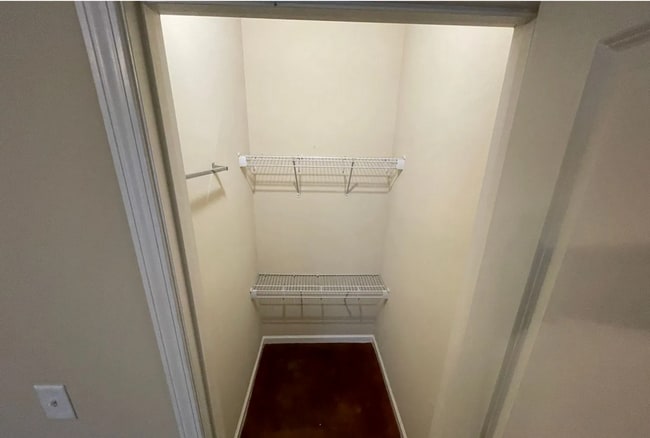 Building Photo - 2 bedroom/2 bath
