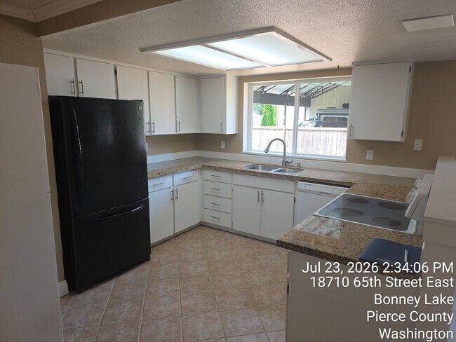 Building Photo - Bonney Lake - Lake Jane HOA - 3 bedroom 2 bathroom rambler home for rent -EV charger, Available NOW!