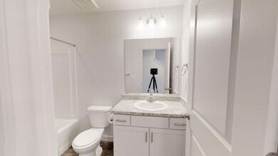 Building Photo - LUXURY TOWNHOME IN OREM!!!