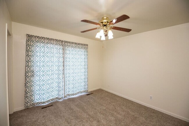 Building Photo - Spacious 4 Bedroom in Mid-Town Fort Collins