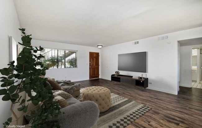 Building Photo - 625 S Fig St