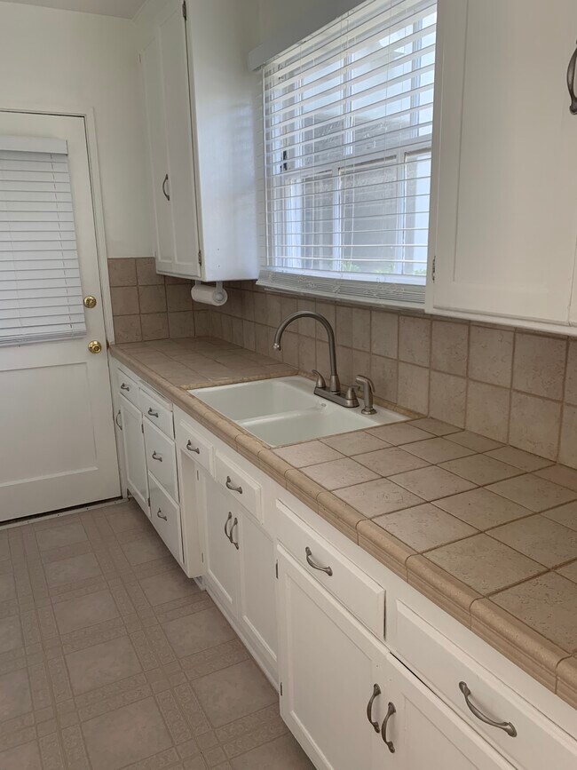 Kitchen - 1250 Franklin St