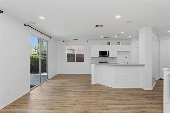 Building Photo - Prime Riverside Location Near La Sierra University + Community Amenities