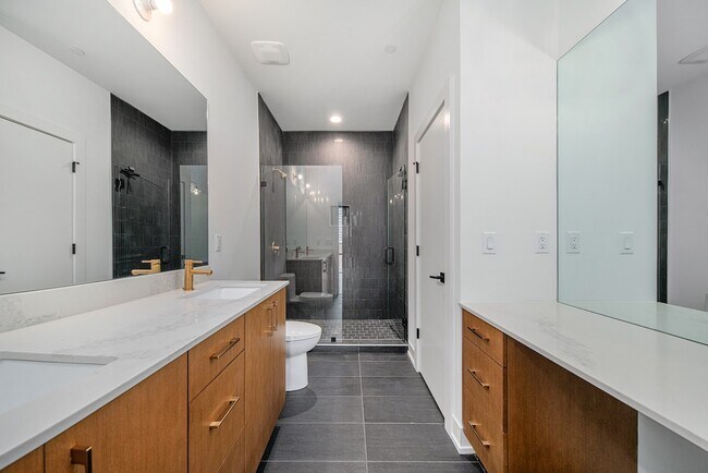 Building Photo - 2805 Brush St