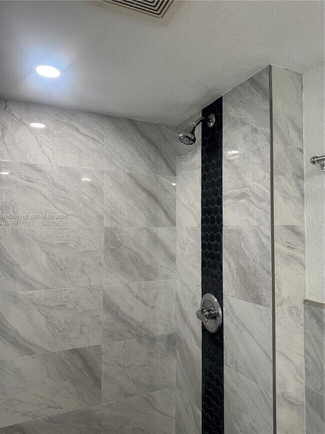 Building Photo - 2120 W Flagler St