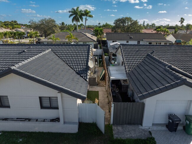 Building Photo - 3219 SW 141st Ave