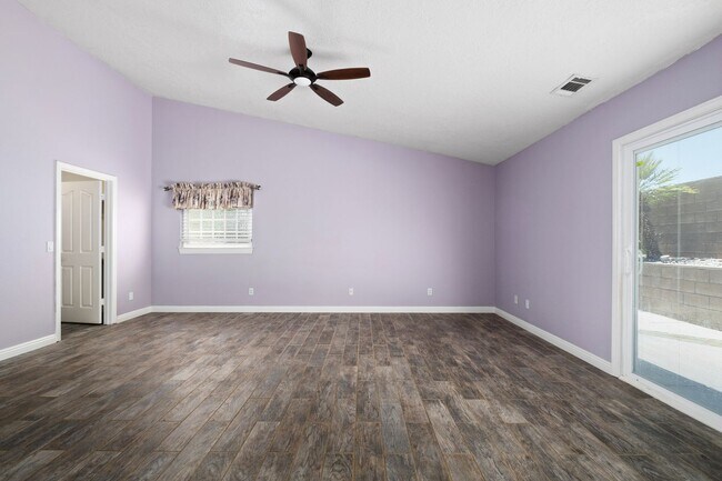 Building Photo - Get $500 OFF - Beautiful 4-Bedroom, 2.5-Bathroom