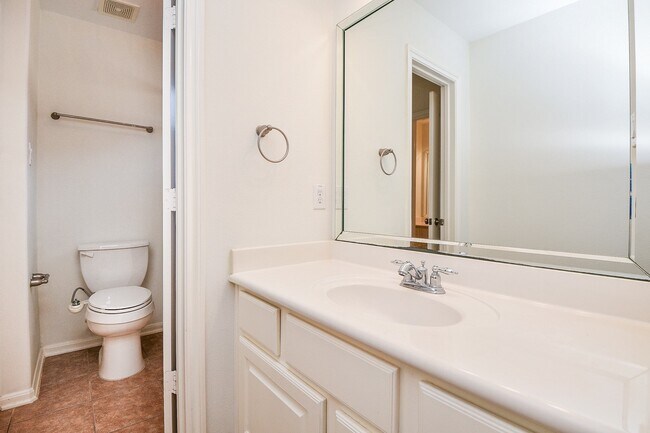 Building Photo - 4322 Pensacola Oaks Ln