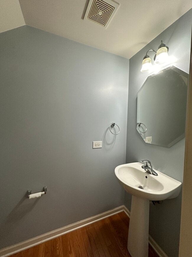 Building Photo - 2462 Emily Ln