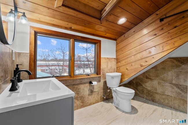 Building Photo - 33 Douglas Ave