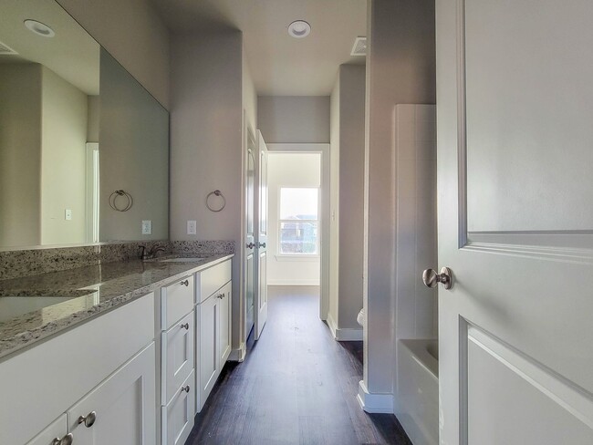 Building Photo - Beautiful 3 BR, 2 BA in Corsicana