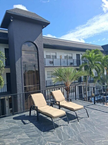 Building Photo - 1100 NE 9th Ave