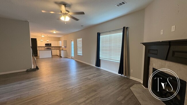 Building Photo - SUMMER MOVE-IN SPECIAL AND RATE DROP ALERT...