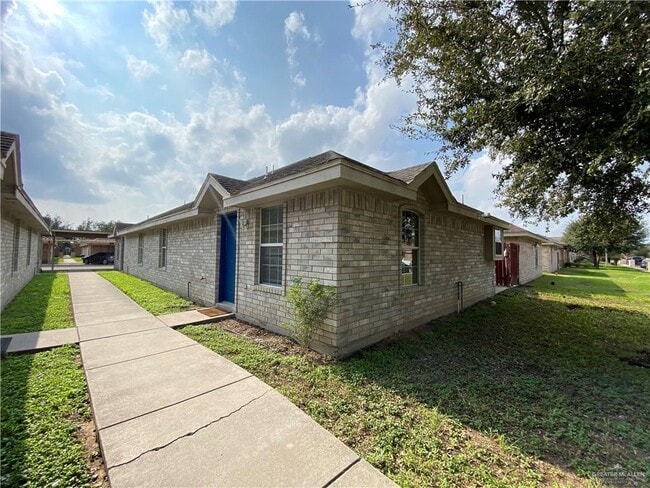 Building Photo - 14 West Dr
