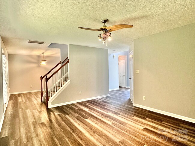 Building Photo - 6033 Briggs Dr
