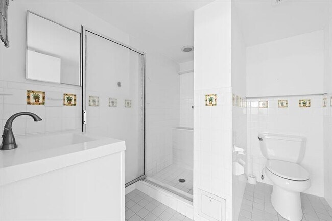 Building Photo - 3003 Terramar St