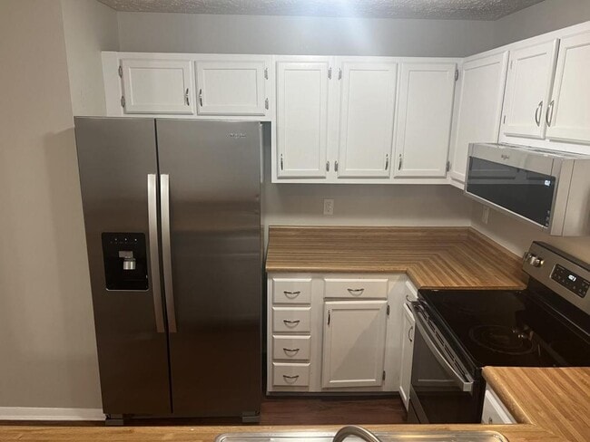 Building Photo - 1904 Tryon Dr