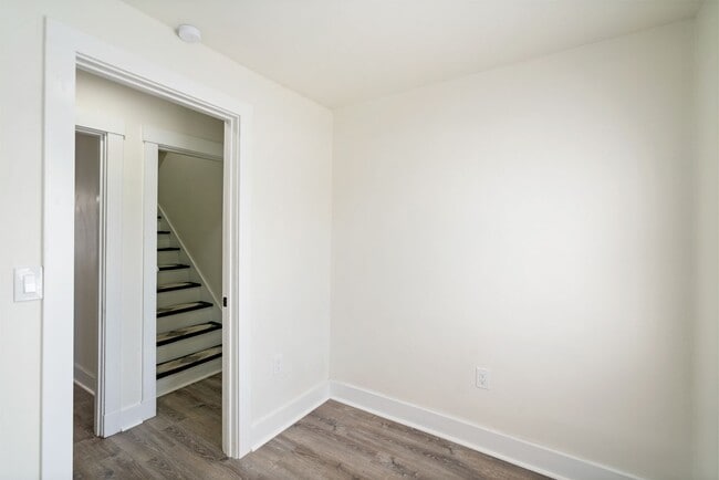 Building Photo - Stunning 4 bedroom home in Brookline available now!