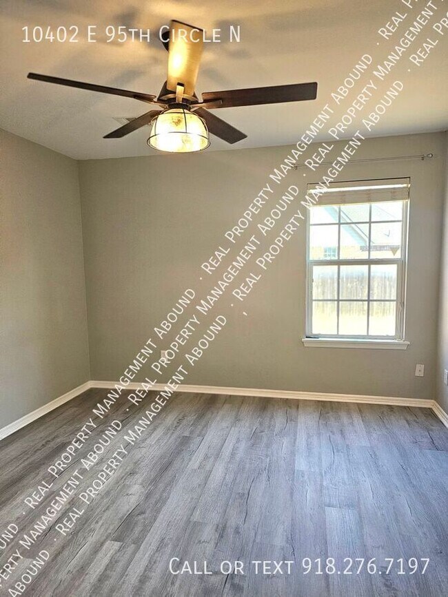 Building Photo - 10402 E 95th Cir N