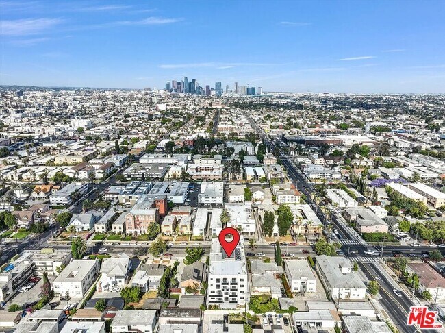 Building Photo - 1537 S Wilton Pl