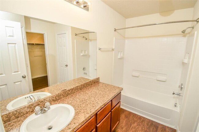Building Photo - 2607 Verano Dr