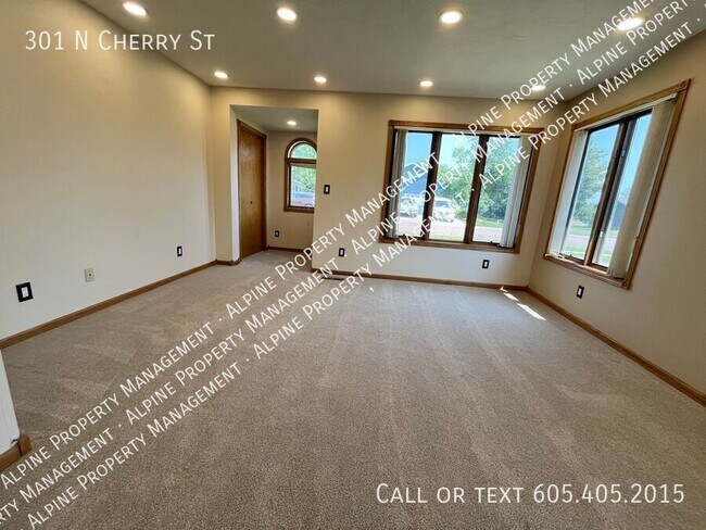 Building Photo - 301 N Cherry St