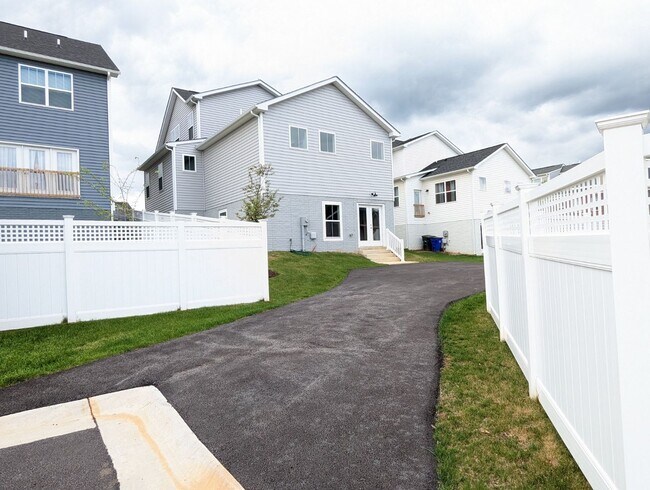 Building Photo - 1207 Marsalis Pl