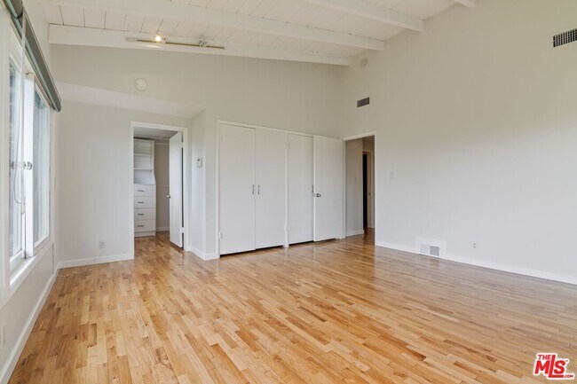 Building Photo - 13463 Rand Dr