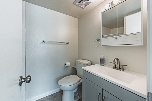 Building Photo - 2665 Hatch Cir