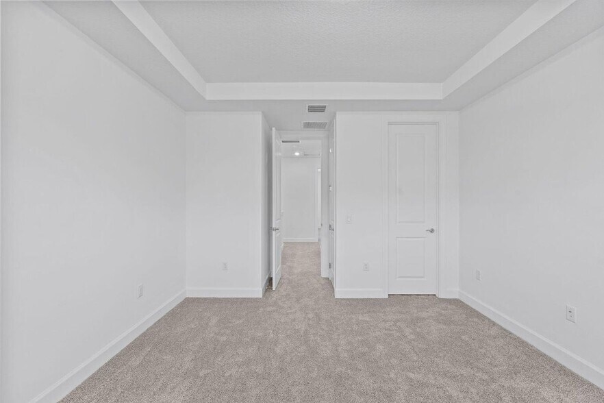 Building Photo - 4291 Lantana Rd