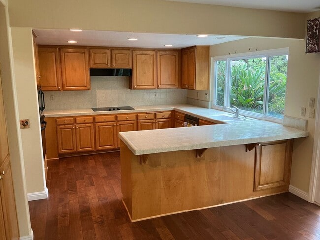Building Photo - Charming 4 Bedroom 2 Bath 2 Story Home in the City of Fullerton