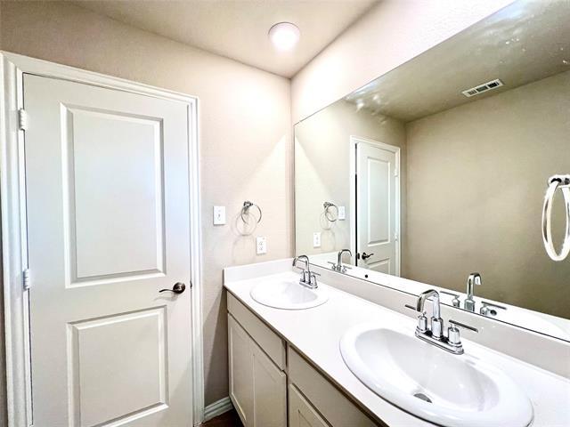 Building Photo - 633 Hidden Cove Dr