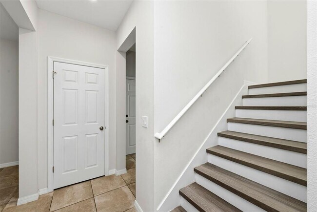 Building Photo - 16662 Wingspread Loop