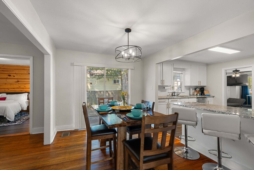 Building Photo - 1707 1st Terrace