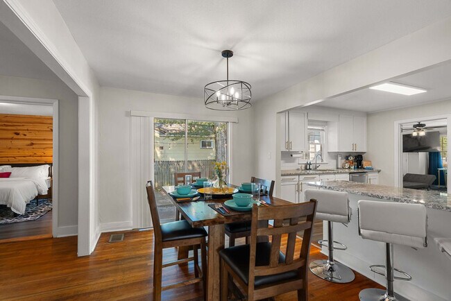 Building Photo - 1707 1st Terrace